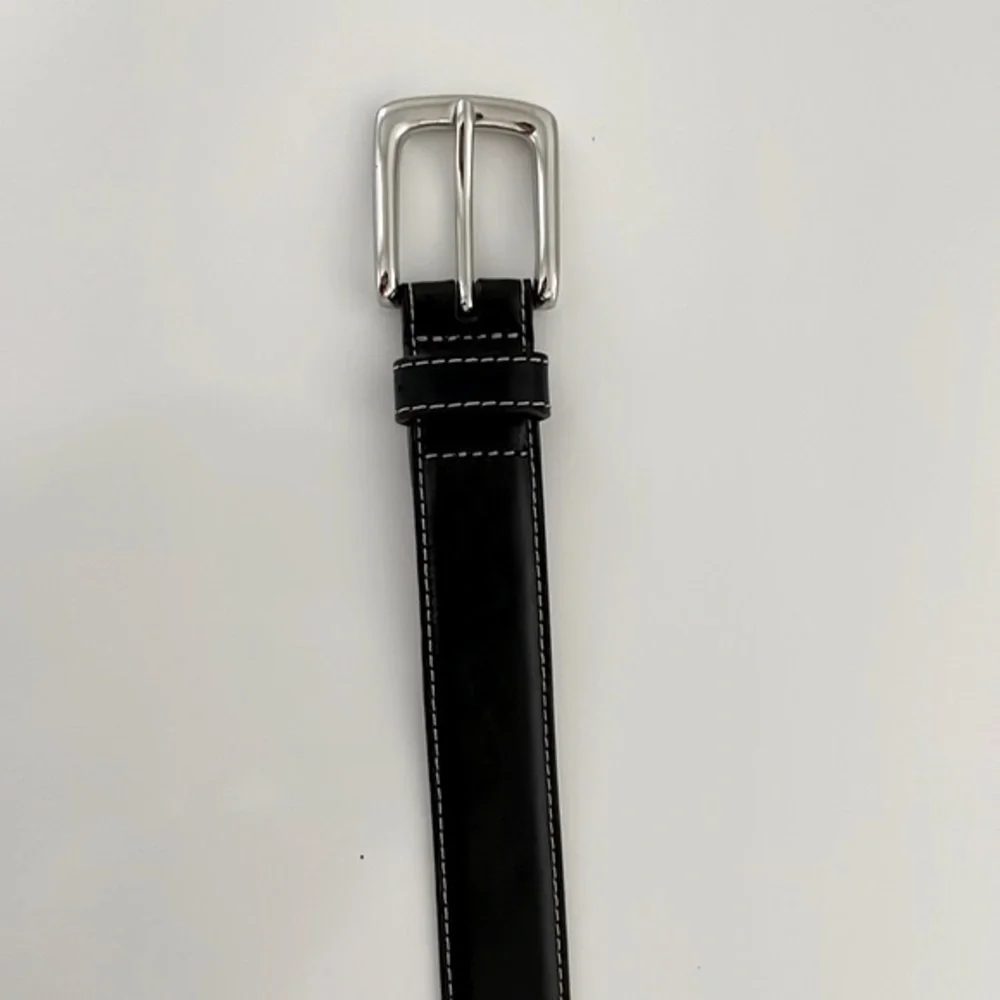 J. Crew men’s Size‎ 40 black leather belt. Solid brass silver buckle. EUC